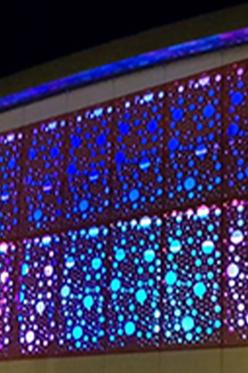 façade lumineuse décorative du bâtiment