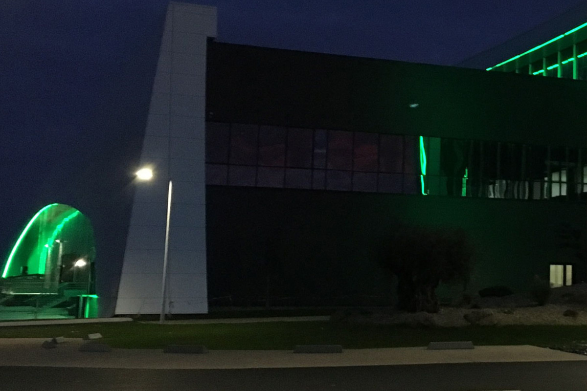 vue générale du bâtiment éclairé par des LED